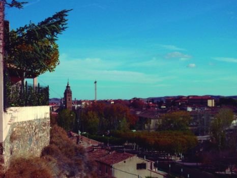 Vistas de Tarazona, con el río Queiles en primer término